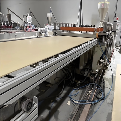 comprar Shenzhen HYPET 1220mm Width Plastic PVC Foam Board Extrusion Production Line PVC WPC Foam Board Panel Making Machine online manufacture