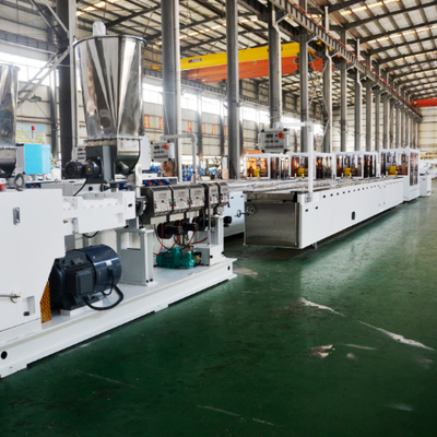 comprar China Manufacturer Customized WPC Anti Slip Wood Plastic Composite Outdoor PVC PP PE WPC Foamed Decking Floor Making Machine online manufacture