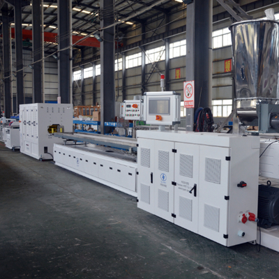 comprar High capacity PVC WPC decking floor extrusion line with laminating film surface treatment with conic twin scerw extruders online manufacture
