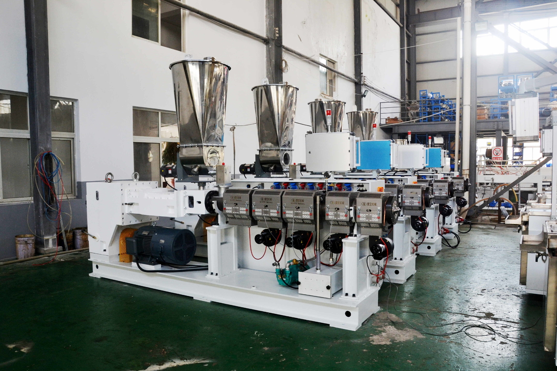 ZS65/132 Máquina de extrusão cônica de parafuso duplo para linha de produção de perfis externos WPC