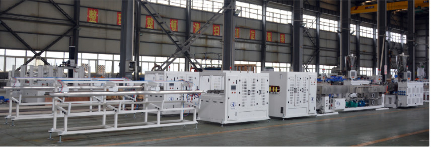 Linha de produção de tubos de PVC de 1-6 polegadas com extrusora de parafuso duplo cônica HYZS65/132 com motor de 45kw e potência de 420kg/h