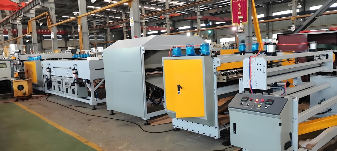 1400 / 1800mm PP Máquina de extrusão de placas de grelha oco PP